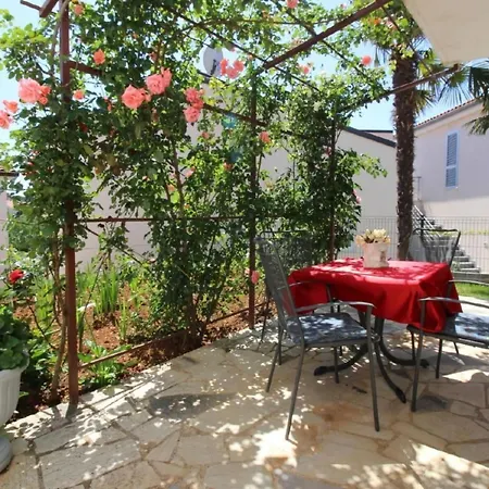 Casa vacanze Pinia In Strandnaehe Mit Garten By Interhome