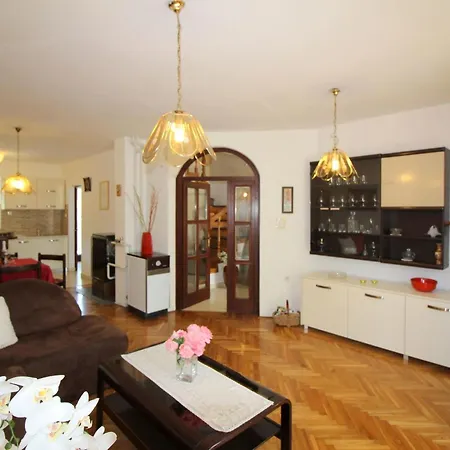 Pinia In Strandnaehe Mit Garten By Interhome Casa vacanze Porec